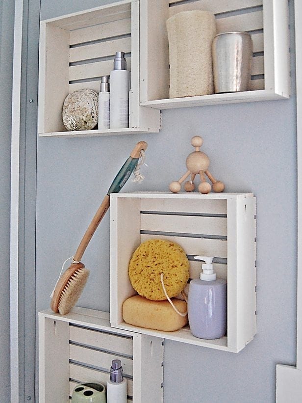https://www.artsandclassy.com/wp-content/uploads/2014/03/Bathroom_Storage_Organizing_Tips_Pretty_and_Functional_Arts_and_Classy_blog_04.jpg