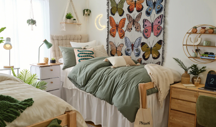 Ready for a College Dorm Makeover? Free Guide & Checklist! – Arts and ...
