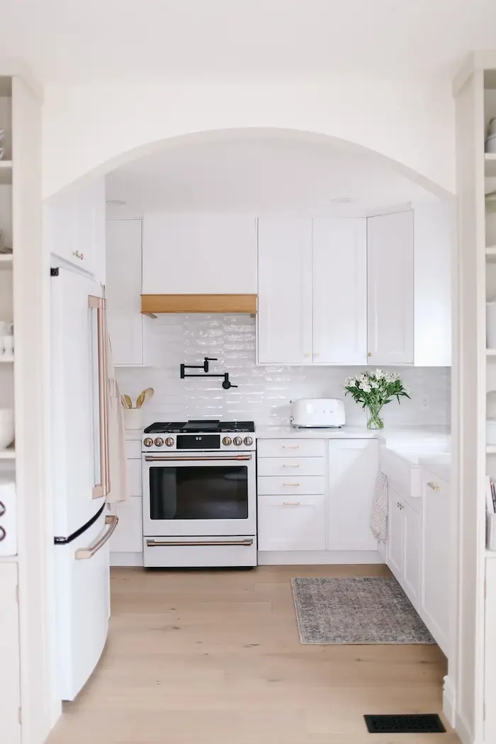 6 Things To Avoid In A Small Kitchen To Make It Look Bigger