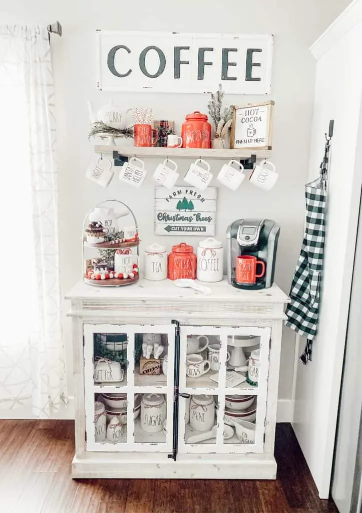 ❄️ Budget Winter Wonderland: Non Christmas Decorating Ideas. Transform your home into a stunning winter wonderland, without relying on traditional Christmas decorations! Check out these 13 budget-friendly ideas to create a cozy atmosphere perfect for the season! ❄️🏡