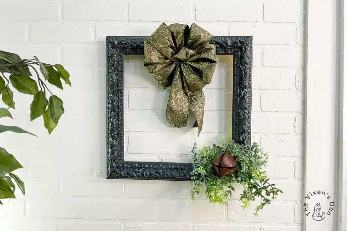 DIY Interchangeable Seasonal Picture Frame Wreath